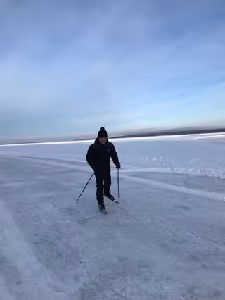 TunturJuristi Jussi luistelee